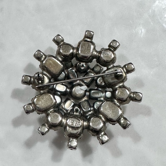 WEISS Vintage Snowflake Brooch Silver Clear Rhinestones - Picture 5 of 6
